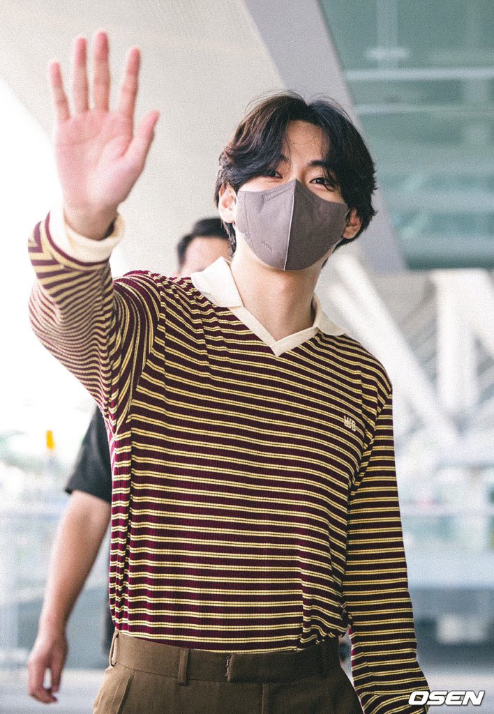 taeteland's tweet photo. HAVE A SAFE FLIGHT TAEHYUNG https://t.co/FcbdKXrINJ