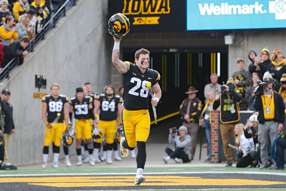 Happy Birthday to Jack Koerner! (<a href="/KoernerJack/">Jack Koerner</a>) Have a great day, Go Hawks! | #LegacyHawk