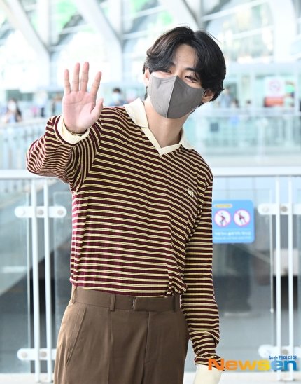 Kim taehyung left Incheon International Airport on the afternoon for  OVERSEAS FILMING! Our hard working Taehyung, Take care…