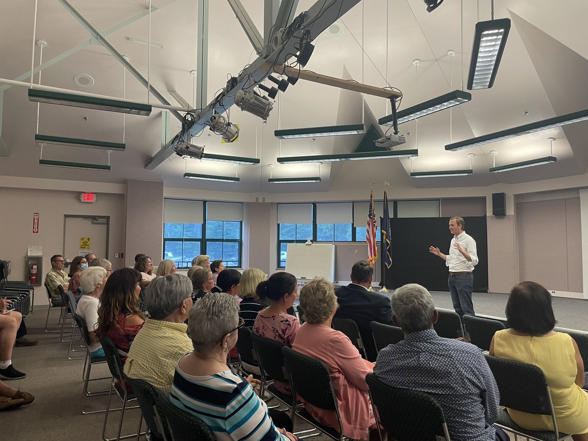 mowers's tweet photo. It was great to be back with the Seabrook GOP tonight for their monthly meeting! 

#NHPolitics https://t.co/1xJMzPFRb6