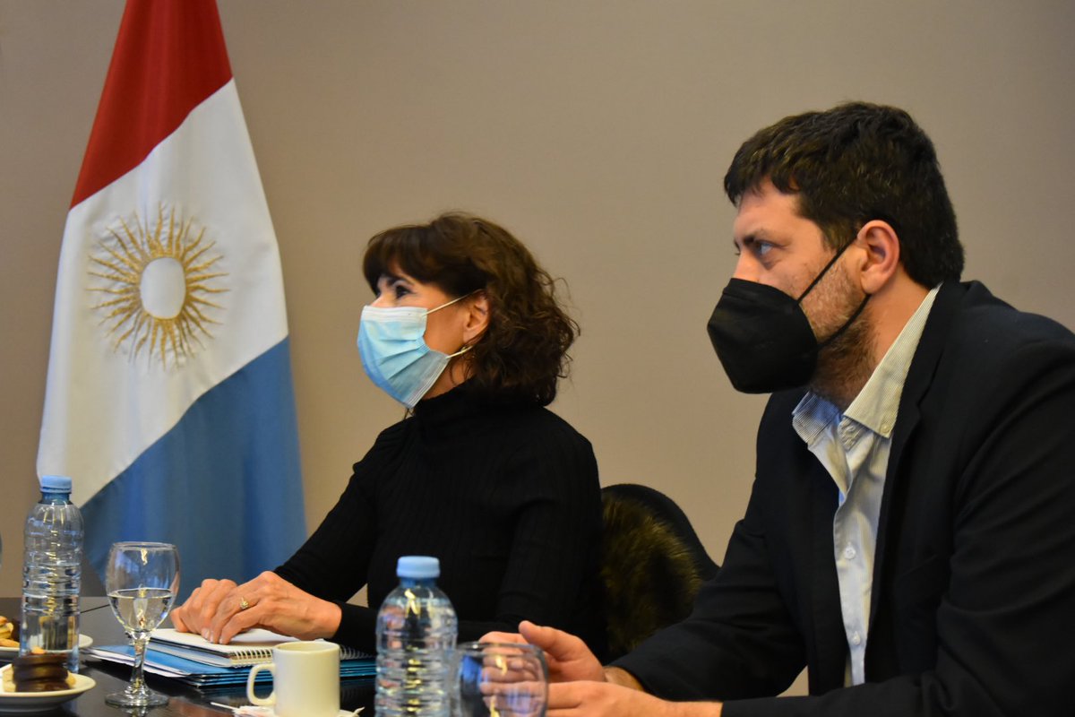 Litobevi's tweet photo. Agradecemos a las autoridades chaqueñas, Beatriz Bogado y Marcos Dignao, por la visita, a los Sub Directores, Diego Almada y @JoseMPeraltaInt y al Coord. del FOMEP, Luis Alberto Castro por sus aportes y al Decano @GabrielSuarezF, por sumar su mirada técnica al encuentro. https://t.co/D1veNl1Ejf