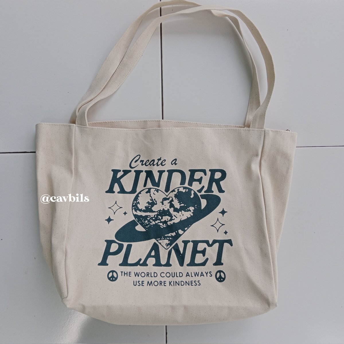 cavbils's tweet photo. - totebag planet 45k
aestetik pol gambarnya, resleting ✅, material organic cotton, affordable price, size (40x35x14cm) 
linknya disini yaa https://t.co/l0v3SeWs19 https://t.co/Gtf3VvrlTi