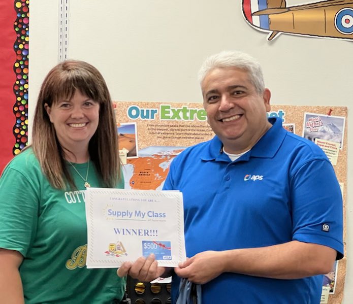 APS_Rich's tweet photo. Itโs Back to School time!
Wrapped up day # 2 of sharing good news with teachers in Toltec, Coolidge, Globe & Casa Grande, Winners of @apsFYI Supply My Class Week 1! More supplies coming soon to these classrooms. https://t.co/Kem0SVRR4D