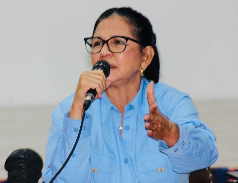 ramolinap's tweet photo. Para evaluar resultados del proceso de elección de los equipos políticos de jefes y jefas de calle efectuado el pasado sábado en #Aragua, este martes el equipo estadal del @PartidoPSUV nos reunimos con la Gobernadora @Soykarinacarpio y los alcaldes (as) 🚩 https://t.co/2QJ9byHgXJ