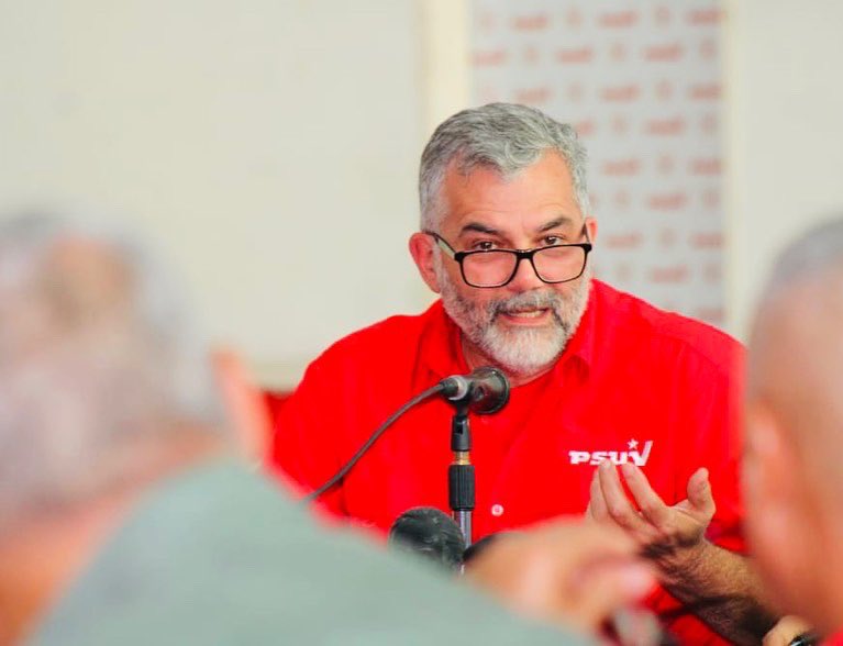ramolinap's tweet photo. Para evaluar resultados del proceso de elección de los equipos políticos de jefes y jefas de calle efectuado el pasado sábado en #Aragua, este martes el equipo estadal del @PartidoPSUV nos reunimos con la Gobernadora @Soykarinacarpio y los alcaldes (as) 🚩 https://t.co/2QJ9byHgXJ