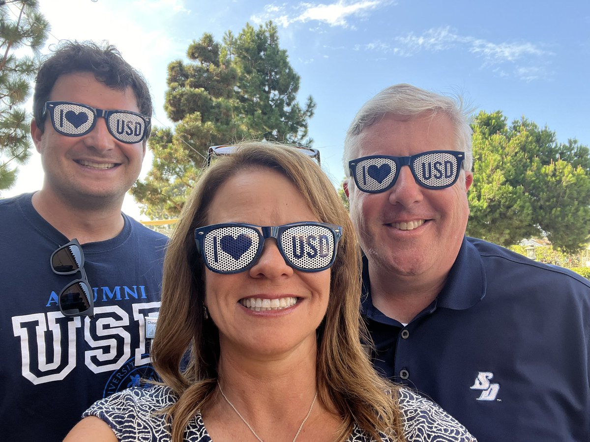 Gearing up for a fun <a href="/GoUSDAlumni/">USD Alumni Association</a> event with <a href="/DeanRobertsUSD/">Chell Roberts</a> and <a href="/elurkis/">Elisa Lurkis</a>  and lots of friends at the Loma Club in Liberty Station. #GoToreros