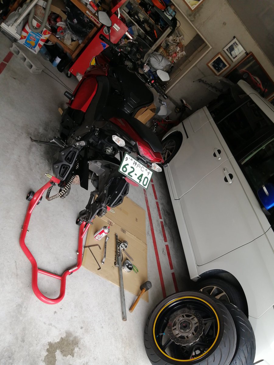 LiLyOCB1100R's tweet photo. 朝からNinja1000のタイヤ交換。ま、入れ替えは北区のバイク屋に持ち込み。まだ使えそうですが、車検近いんで換えとく。2014年もののミシュランから2022年5月頃のピレリに。コレでウチの3台全車ピレリ。
#Ninja1000
#タイヤ交換
#ピレリ
#Angelst https://t.co/07pB8F3CEt