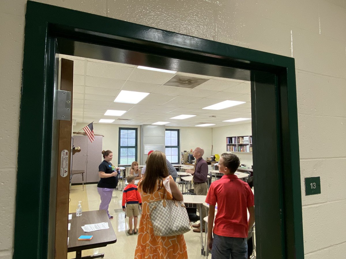NMScougars's tweet photo. Open House was a major success tonight! Thank you to all of the parents and families for joining us as we kicked off the new school year! #Lex2This @LexingtonTwo #CougarPRIDE https://t.co/jDKMDGdHrs