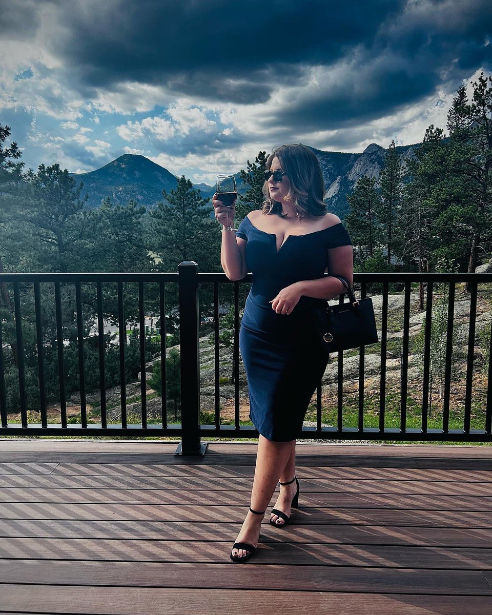 ElizabethIOlson's tweet photo. Estes is cool but we’re hot https://t.co/b0PUulL4LI