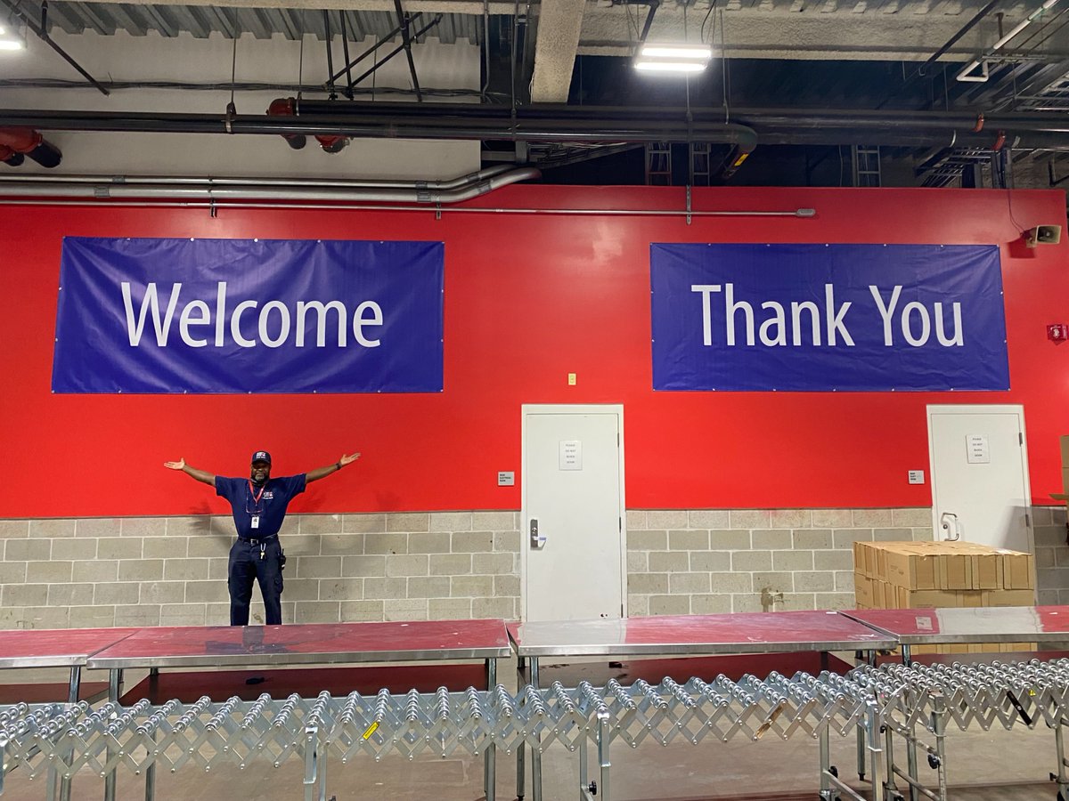 Gr8BosFoodBank's tweet photo. #ThankfulTuesday seems like the perfect time to say thank you! We are grateful for our volunteers, supporters, donors, and GBFB team members—everyone who supports are mission to #EndHungerHere. We couldn't do it without YOU! 🙌
.
#TogetherWeCanEndHungerHere #HelpingUsHelpOthers https://t.co/aTqHMBsfCu