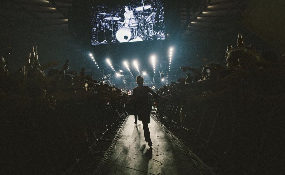 HSUpdating's tweet photo. “Love On Tour. New York City Ill. August, 2022.”

Harry via Instagram. https://t.co/JFzCk5GINu