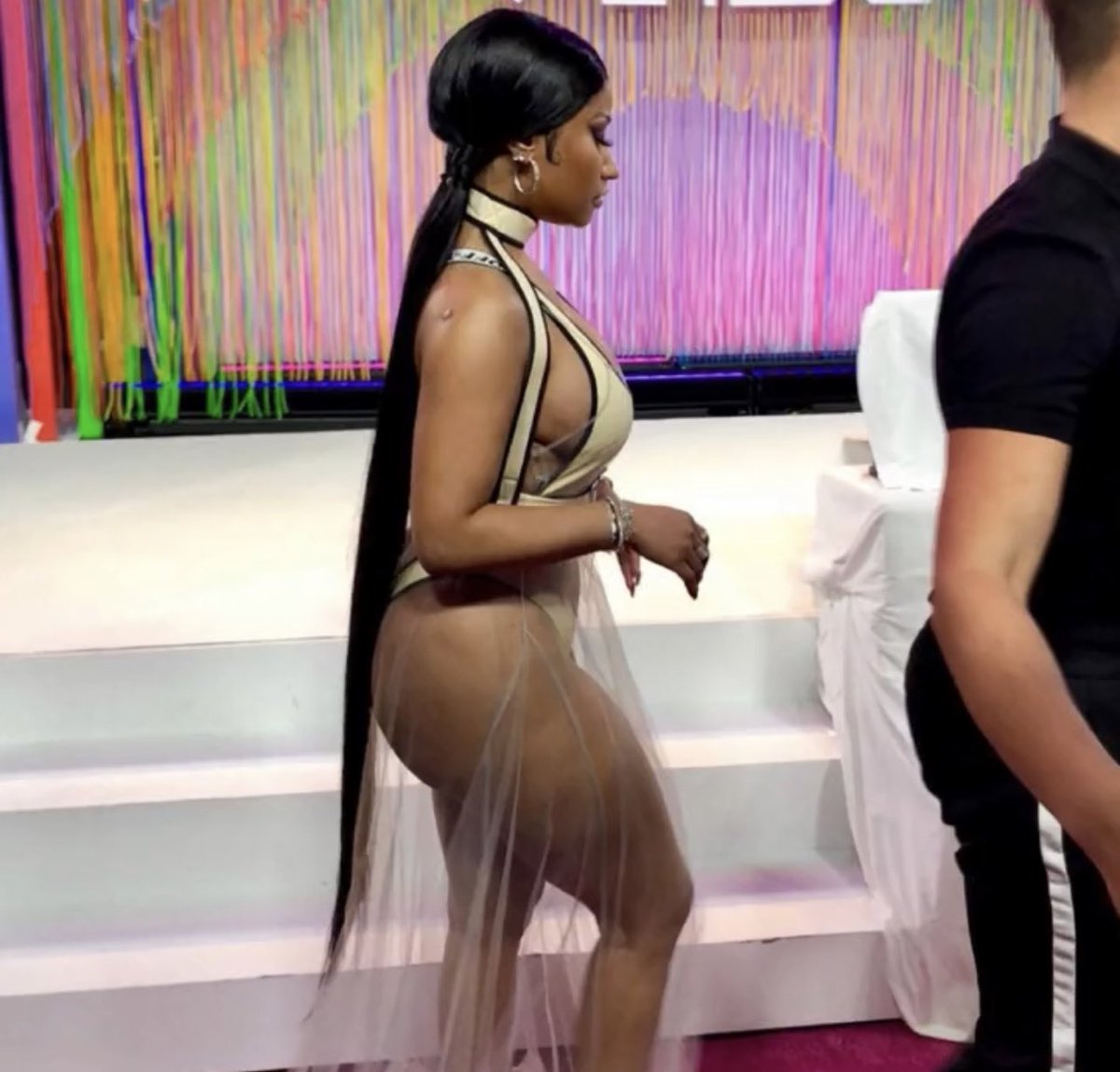 NATEMARAJJ's tweet photo. This look of Nicki Minaj at the vmas was tea but y’all ain’t ready for that convo. https://t.co/xRedUdeL7Y