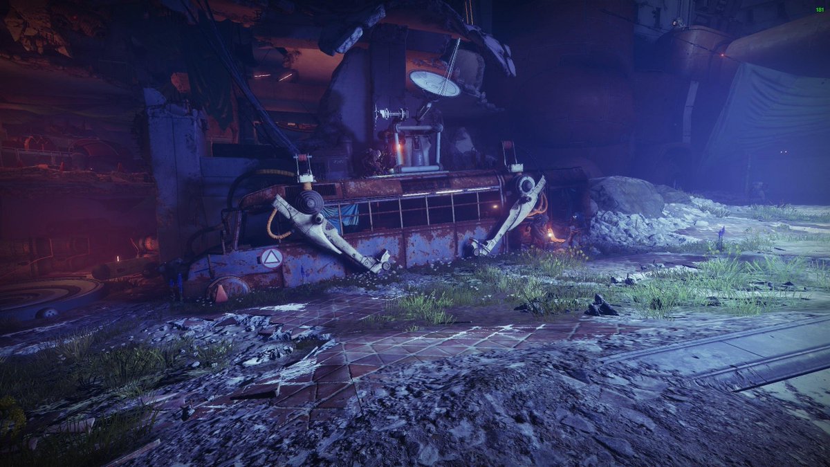 tomwarren's tweet photo. Bungie really put the Fortnite Battle Bus in Destiny 2 😅 https://t.co/3sNzIdczJE
