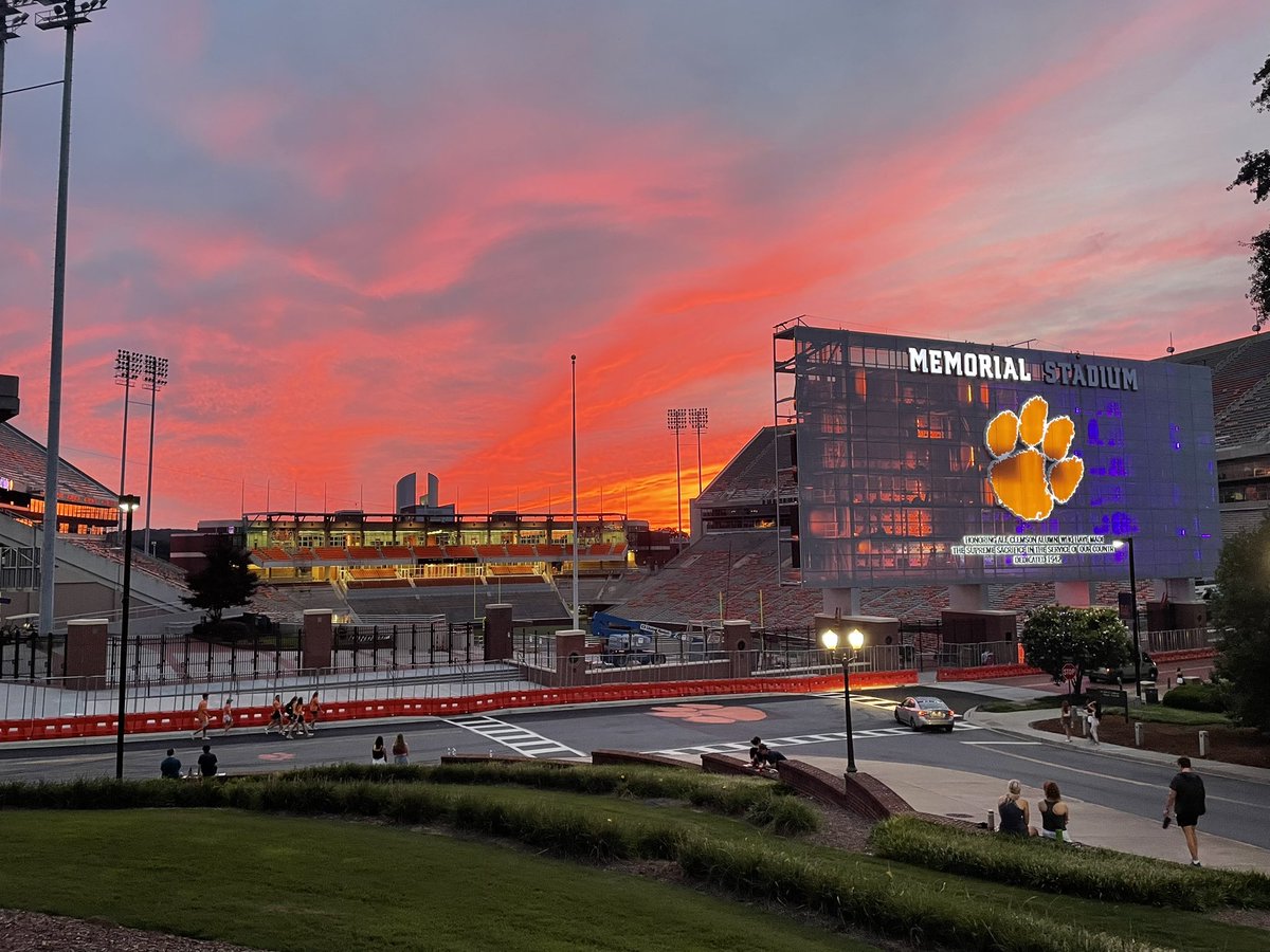 Another picture-perfect night in Clemson, South Carolina 🧡