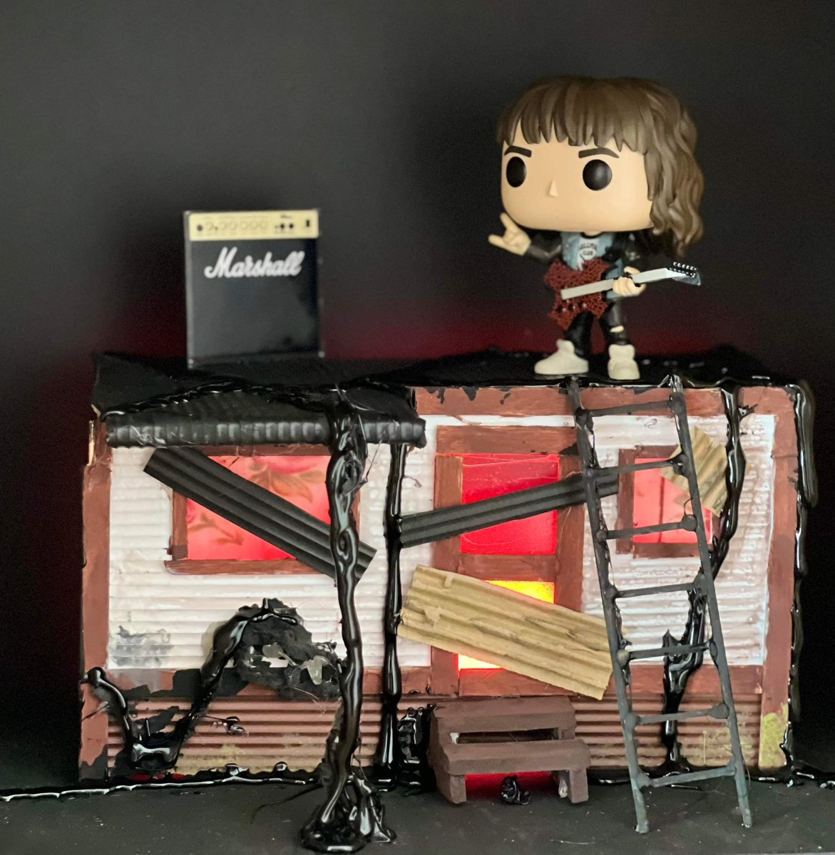 irish_mancunian's tweet photo. @OriginalFunko @FunkoEurope #dio time. My wife made these for #EDDIEMUNSON #eddiestrangerthings what do you think? #Funko #funkoPOP #StrangerThings #eddie #FunkoPhotoADayChallenge #Funkos https://t.co/uqoUAlZViy