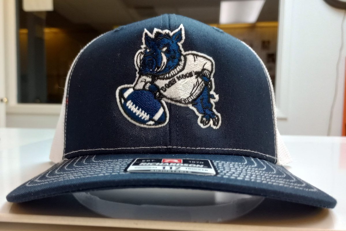 jdspn_radio's tweet photo. Thanks for the new hat, @CoachOBrienDSU - I'll wear it proudly! 🙂 #HogsAreUp https://t.co/i7zj9MHwDe