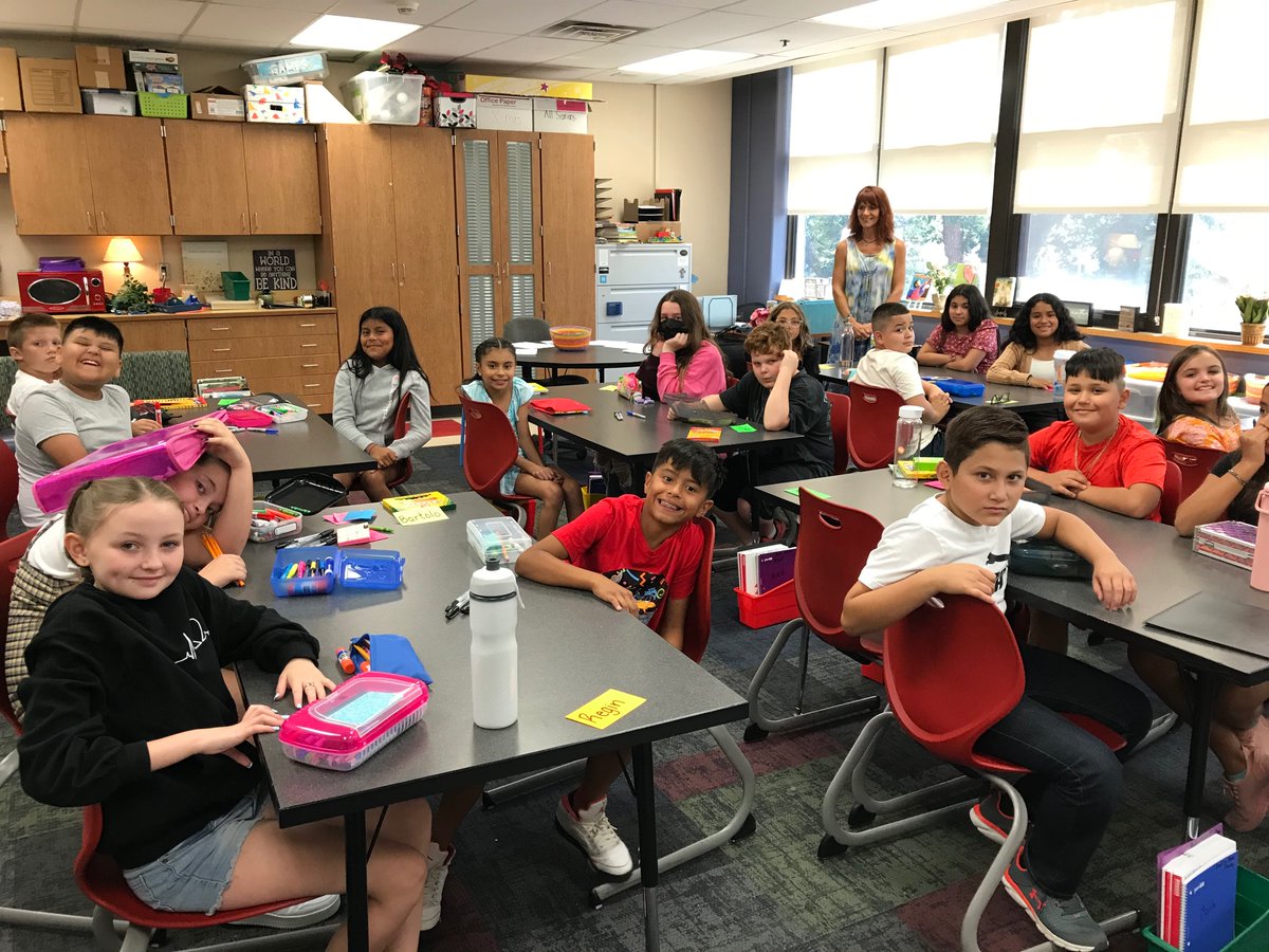 Edison_ELEM_CB's tweet photo. We had a great first day back to school! So many smiles, catching up with or making new friends, and of course lots of learning. Our Eagles and teachers should sleep well tonight! https://t.co/9EVwJ2KAya