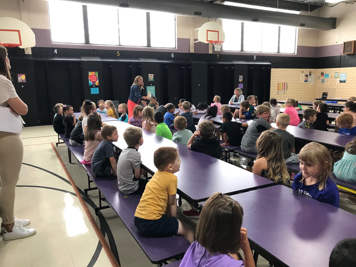 Edison_ELEM_CB's tweet photo. We had a great first day back to school! So many smiles, catching up with or making new friends, and of course lots of learning. Our Eagles and teachers should sleep well tonight! https://t.co/9EVwJ2KAya