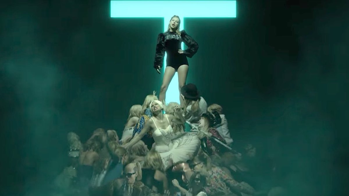 PopBase's tweet photo. 5 years ago today, Taylor Swift released ‘Look What You Made Me Do.’

The comeback marked a moment in pop culture and topped charts worldwide, including the Billboard Hot 100 and UK. It broke the 24-hour YouTube record at the time and served as the lead single to ‘reputation.’ https://t.co/7jKhUzqqWP