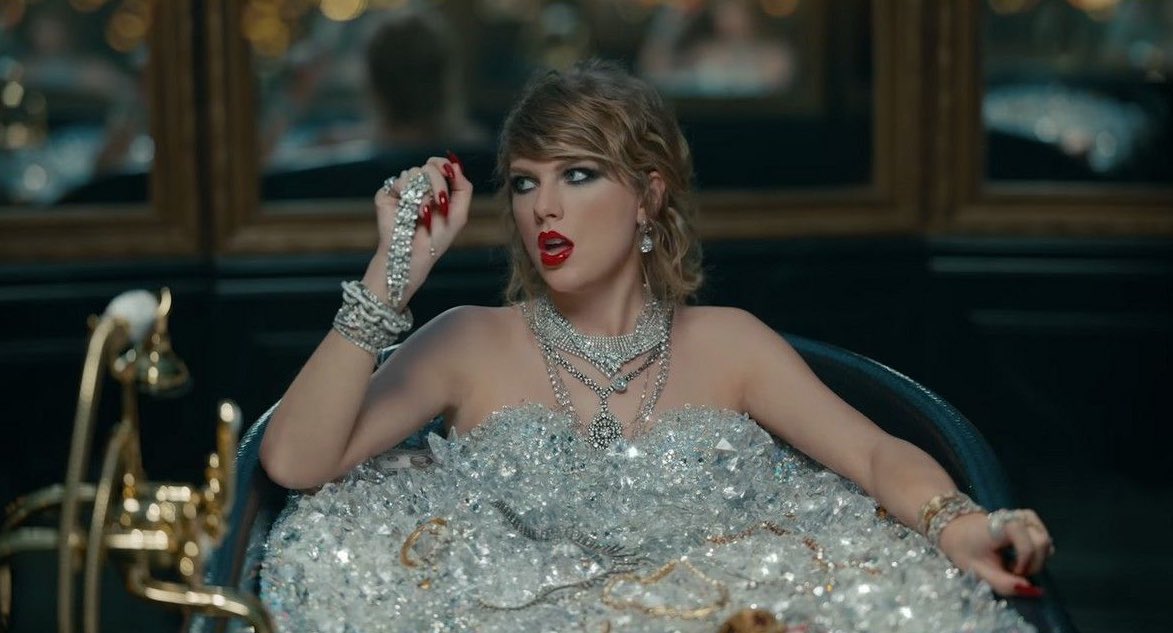 PopBase's tweet photo. 5 years ago today, Taylor Swift released ‘Look What You Made Me Do.’

The comeback marked a moment in pop culture and topped charts worldwide, including the Billboard Hot 100 and UK. It broke the 24-hour YouTube record at the time and served as the lead single to ‘reputation.’ https://t.co/7jKhUzqqWP