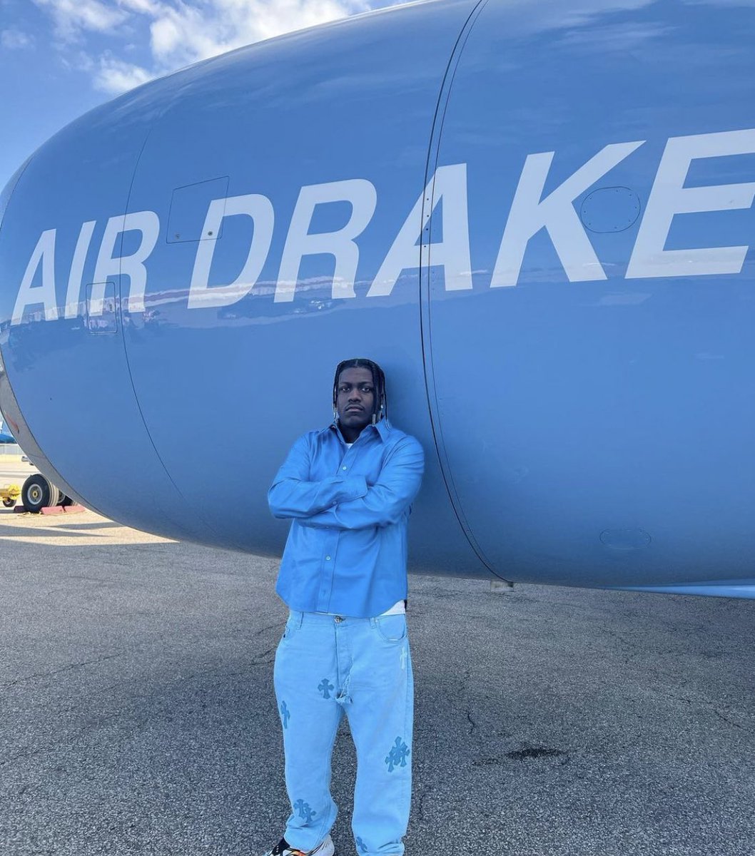 alchimistfr's tweet photo. Lil Yachty et Drake dans le "Air Drake". https://t.co/IDhGV7f7MZ