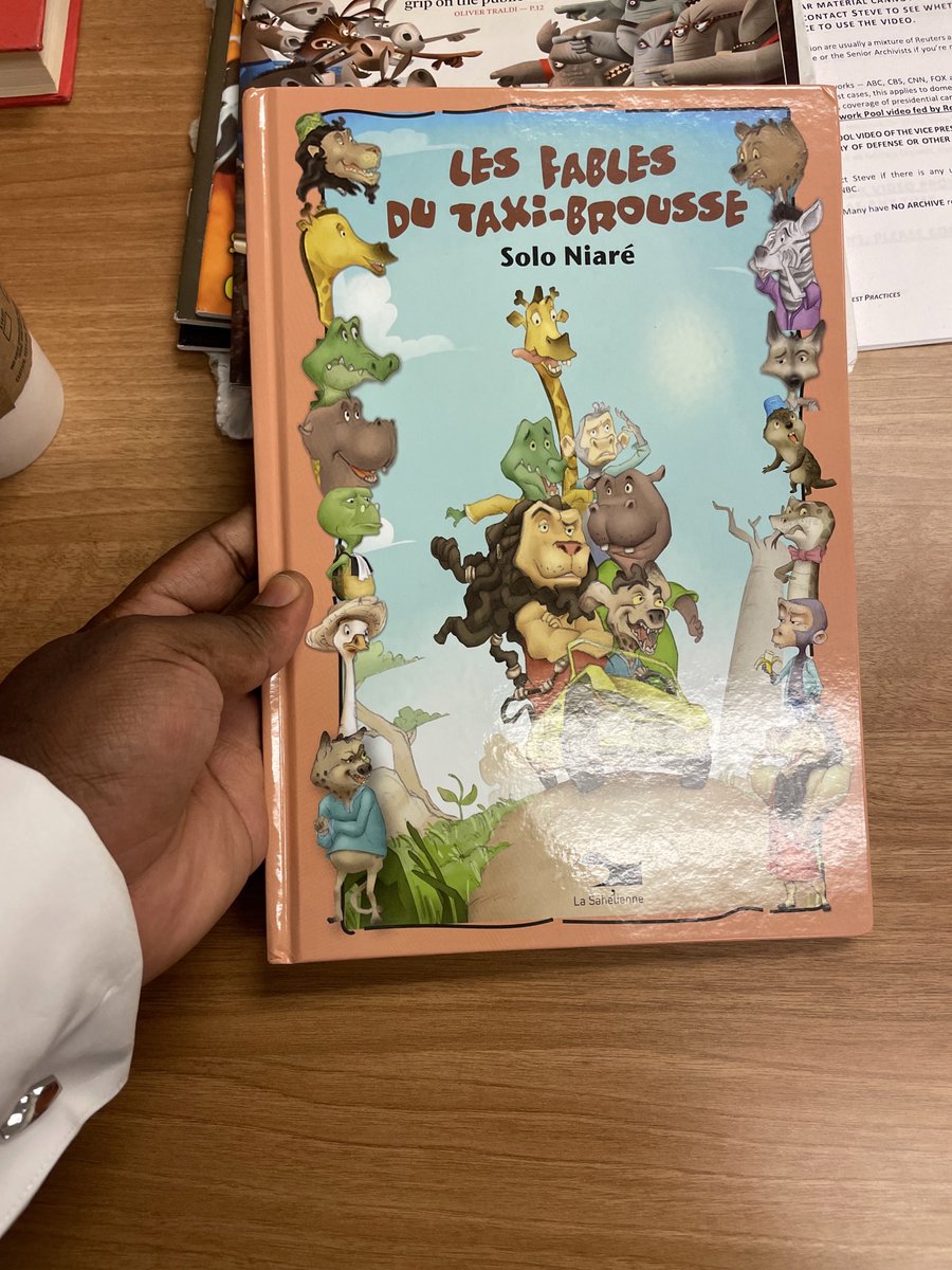 gouahinga's tweet photo. 📚J'ai enfin réceptionné ce colis de @SoloNiare après 1 an de transit dans le système postal. Je n'ai pas encore lu et j'aime déjà la présentation 👍🏿 https://t.co/RIjJYPYOMU