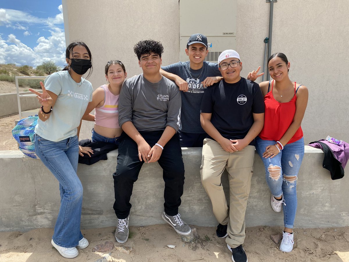 Dungan_MECHS's tweet photo. Despite no volleyball experience, new team, losing first match, the fact that our #PhoenixFamily B Squared Team signed up, made shirts, played, laughed and were not afraid to enjoy the positive silliness makes for happy high school memories. #TeamSISD Fun match! https://t.co/fHKyP6kZ2S
