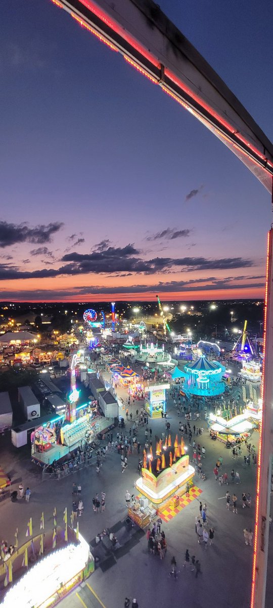 Cockycaster's tweet photo. Riding high.... #wilsoncountyfair #tnstatefair https://t.co/BiRwPlqE95
