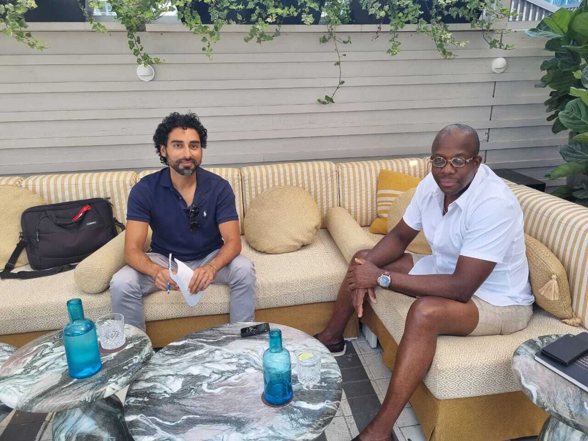 donovanbailey's tweet photo. Great business lunch with @ByDavidSingh , enjoying the summer and shorts weather #clio #runningthings #THEChamp https://t.co/EjEemRpKIB