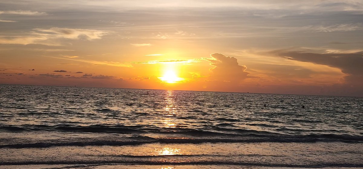 TampaSportsGirl's tweet photo. Got my Sunset.. #Florida #StPete #PassAGrill https://t.co/cWcfE5IjG8