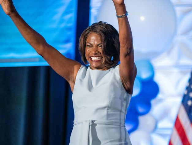 flywithkamala's tweet photo. It’s Future Florida US Senator Val Demings to you!!! 🙌🏾🙌🏾 @valdemings! https://t.co/2pJ8aDa5jf