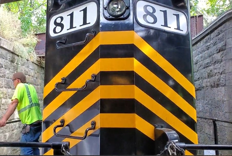 IsleOfNewYorkTr's tweet photo. @AmericasComic Locomotives do. You never see them making a tight turn!
#myphoto https://t.co/O4ywuAHurk