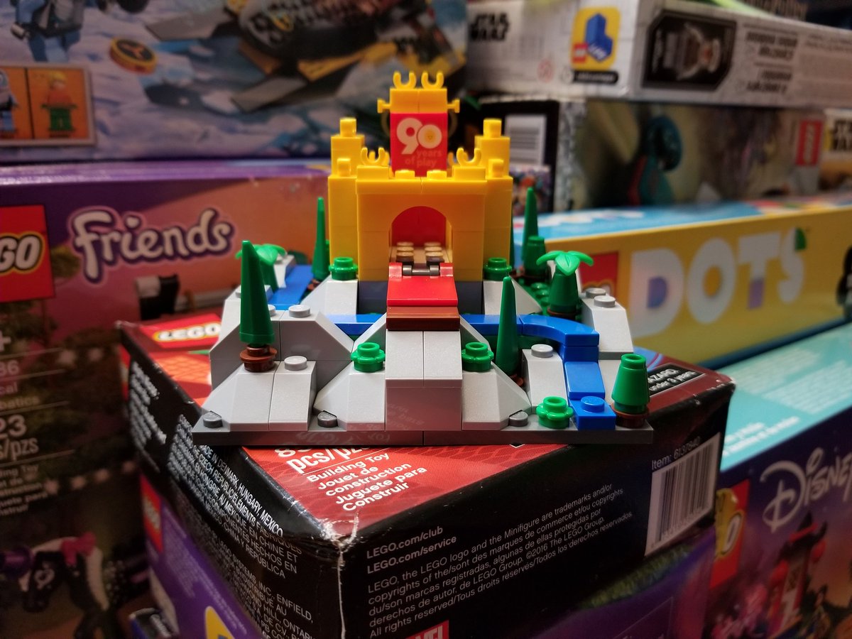 Proolio1's tweet photo. The new @lego 90 years of play walmart exclusive yellow castle mini scale build.
#lego #castle #legocastle #yellowcastle #90years #90yearsofplay https://t.co/KgUbd7nYmY