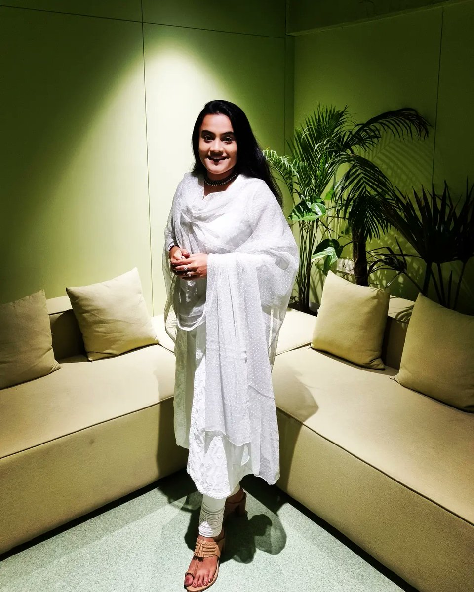 BaxiNatasha's tweet photo. "White" the lightest color in a picture 📸 🤍
#visioninwhite
#loveforwhite
#simpleyetelegant
#beautyatitsbest
#slaying
#leoshinesbright https://t.co/rBW3u1u0GI