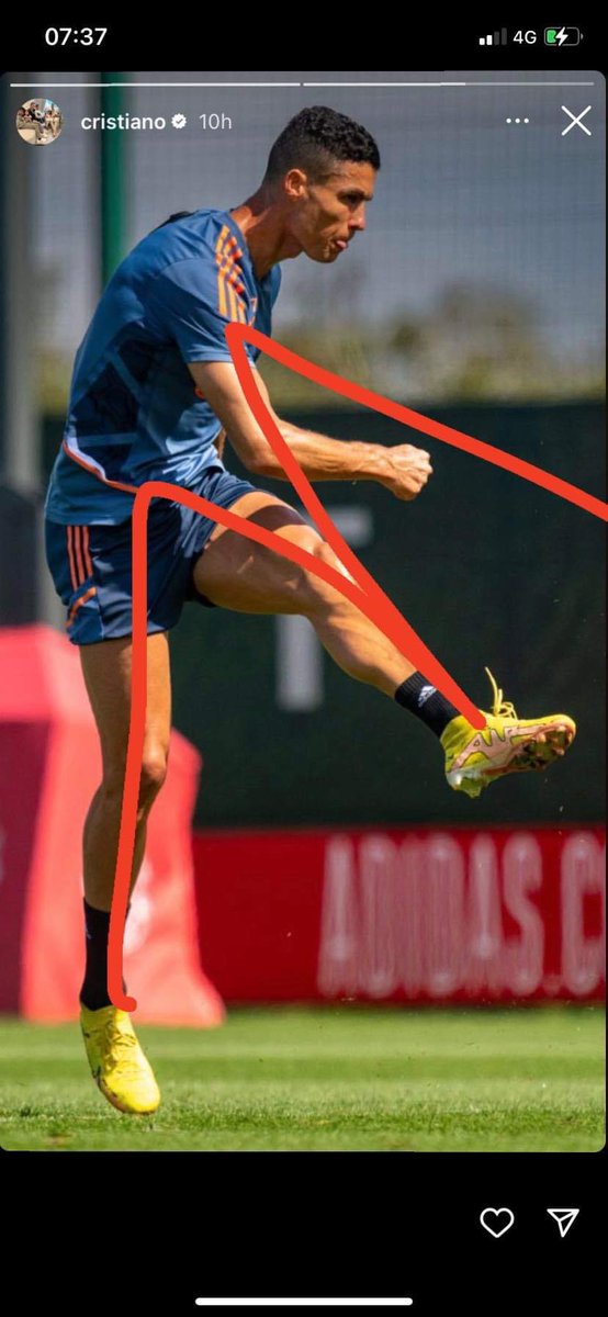 AnediLdz's tweet photo. Les deux dernières story de @Cristiano sur Instagram. Le transfert est en marche. #RonaldoOM #OM #Marseille #MercatoOM #Ligue1UberEats https://t.co/hMj5Mx9cod