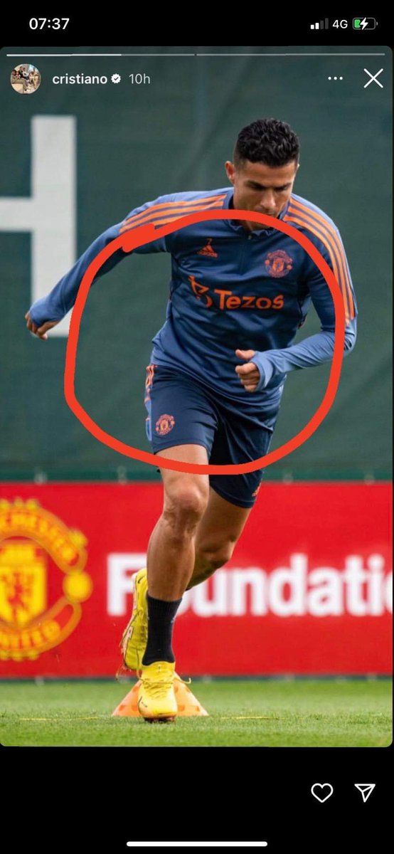 AnediLdz's tweet photo. Les deux dernières story de @Cristiano sur Instagram. Le transfert est en marche. #RonaldoOM #OM #Marseille #MercatoOM #Ligue1UberEats https://t.co/hMj5Mx9cod