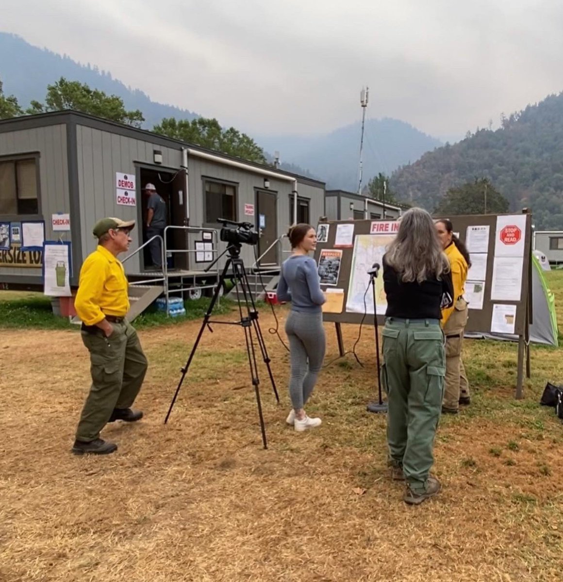pio_ramey's tweet photo. Great first day working on the #SixRiversLightningComplex as a Public Information Officer. #Wildfires
#LargeFires
#CaliforniaFirefighters
#FireSeason2022
#PIORamey
#firefighterposts
#firefighters
#pcpfire
#helocopter
#bucketdrops
#HumboldtCounty
#sixriversnationalforest https://t.co/wb8UMIihfQ