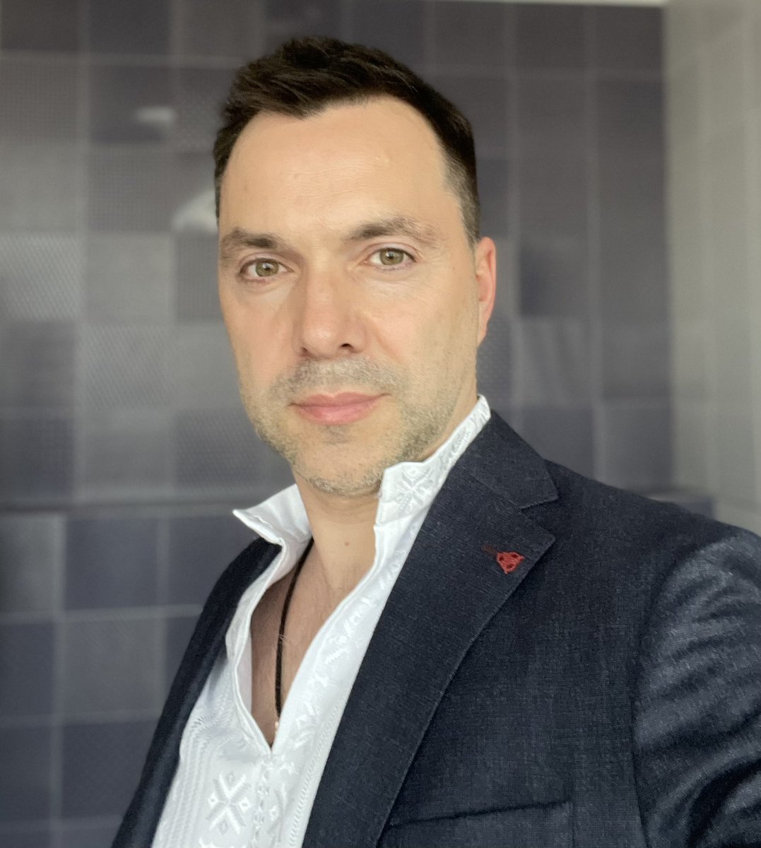 arestovych's tweet photo. - Вони думали нас поламати.

Вони думали нав'язати нам свою волю.

Але воля у нас одна – наша.

Як у всіх людей у ​​світі у нас є недоліки.

Багато чого доведеться пройти, ще більше зробити.

Але нашу волю – не відібрати нікому у світі:

https://t.co/6wdCVnjrbl https://t.co/3mNplGDCYk