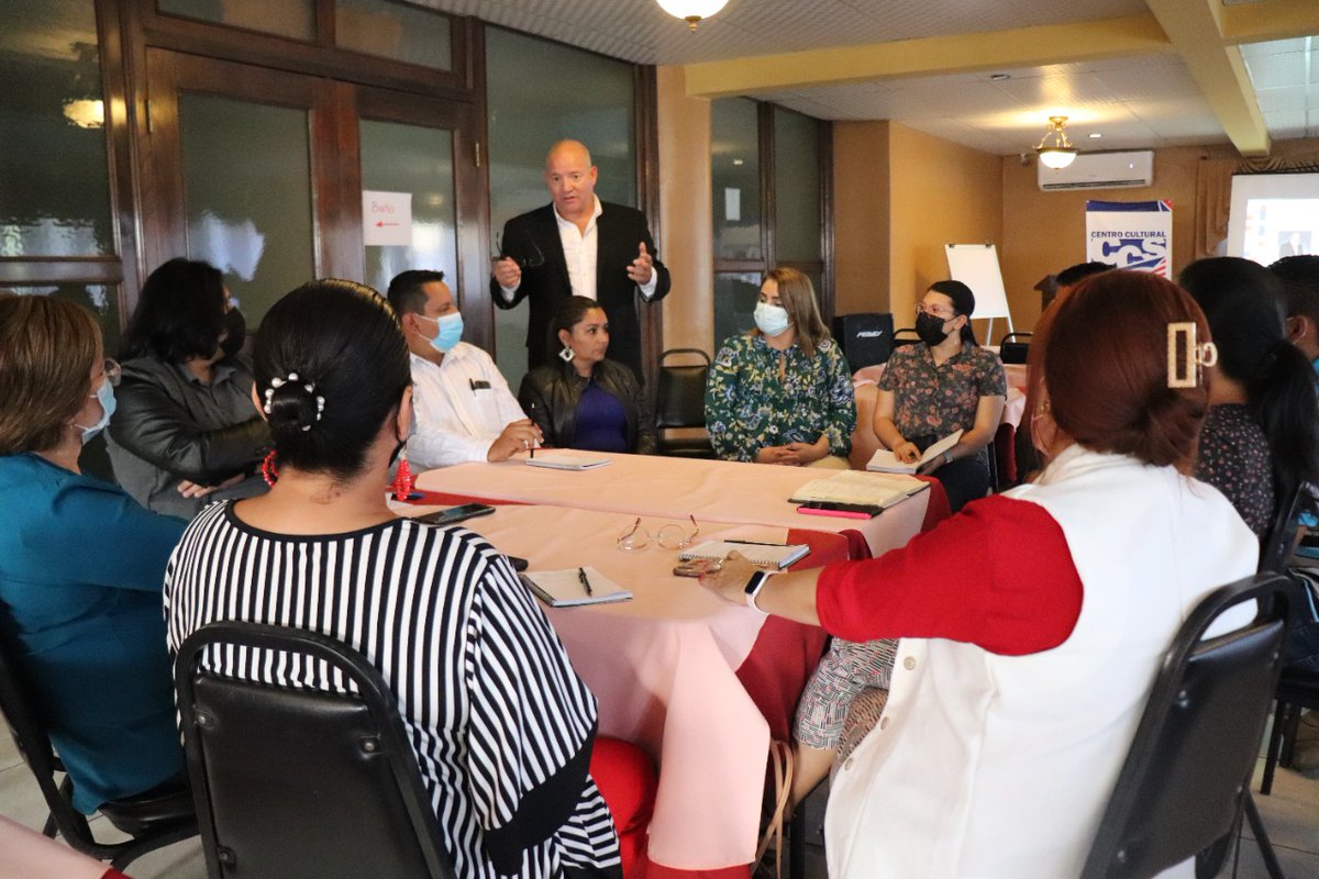 CCSsps's tweet photo. ¡Santa Rosa y SPS se unen al Taller de Comunicación Estratégica!

Los participantes han aprovechado el taller junto al reconocido periodista @LoraWMedia para actualizarse con temas sobre la importancia de la prensa, medios de comunicación y ética periodística. https://t.co/OuWlzg1MC5