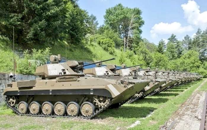 news_decode's tweet photo. Germany, Slovakia sign tank swap deal to arm #Ukraine.

➡️ According to the deal will supply 15 Leopard 2 tanks to Slovakia.

➡️ In exchange for Slovakia will send 30 Soviet-era BMP-1 fighting vehicles to Ukraine’s aid, the Defence Ministry in Berlin announced.

#UkraineWar https://t.co/UcEWX01Pwa