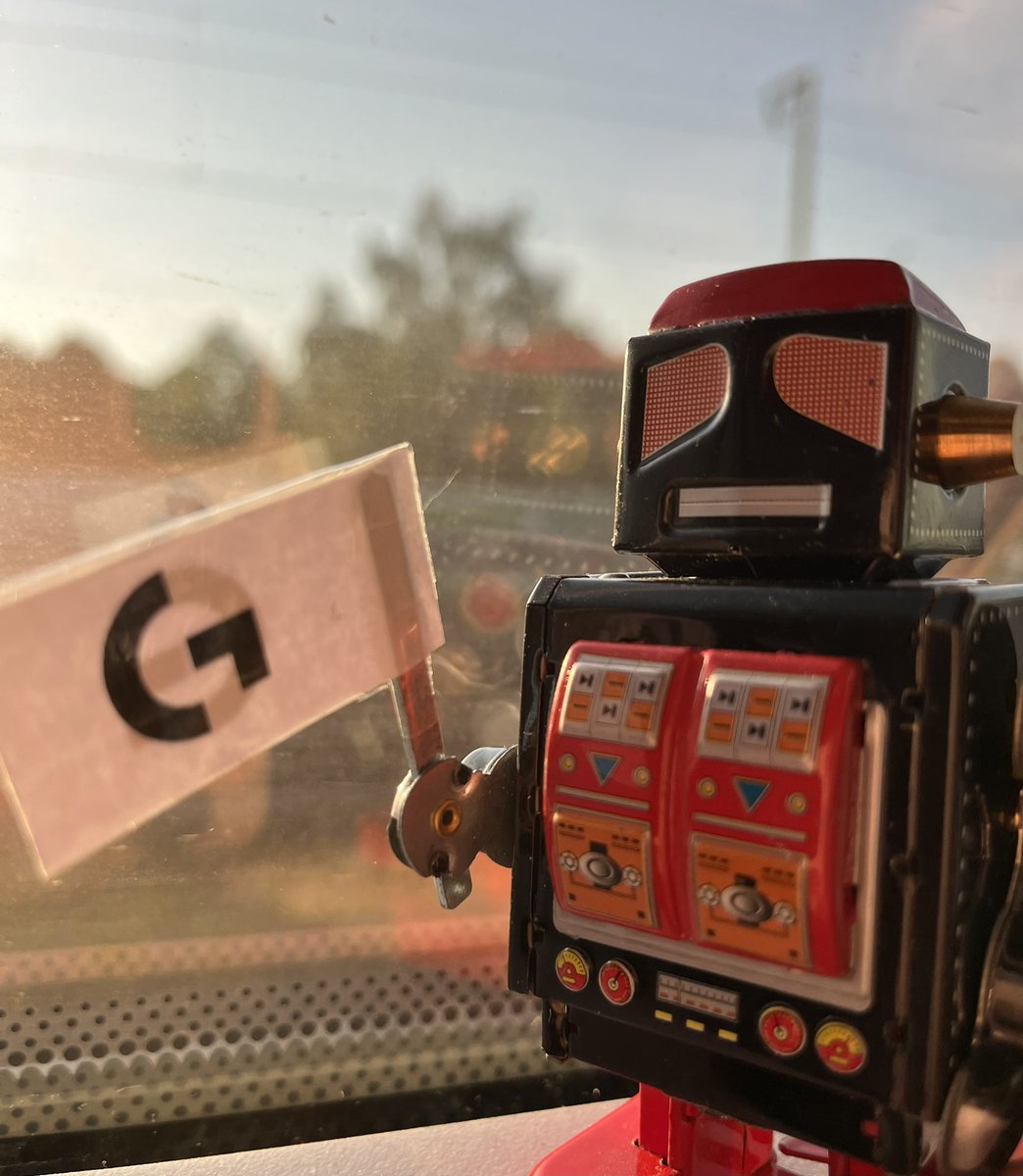 LogitechGDE's tweet photo. [Logi-Bot 🤖] Guten Morgen - Ich bin unterwegs zur Gamescom! 

Die nächsten Tweets kommen von mir. Wenn ihr mich trefft, können wir jederzeit ein Foto machen 📸 
#LogiBot https://t.co/4swrT6glO0