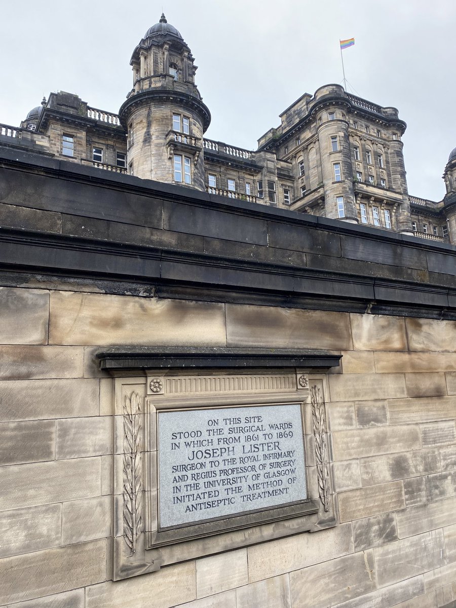 #MomentsofBeauty in #Glasgow: Looking forward to the @GlasgowHeritage live #IfGlasgowsWallsCouldTalk podcast with @FriendsofGRI today, which will touch on Joseph Lister’s role in #Glasgow’s medical history, commemorated in this plaque on James Miller’s huge Royal Infirmary🧐🥰!