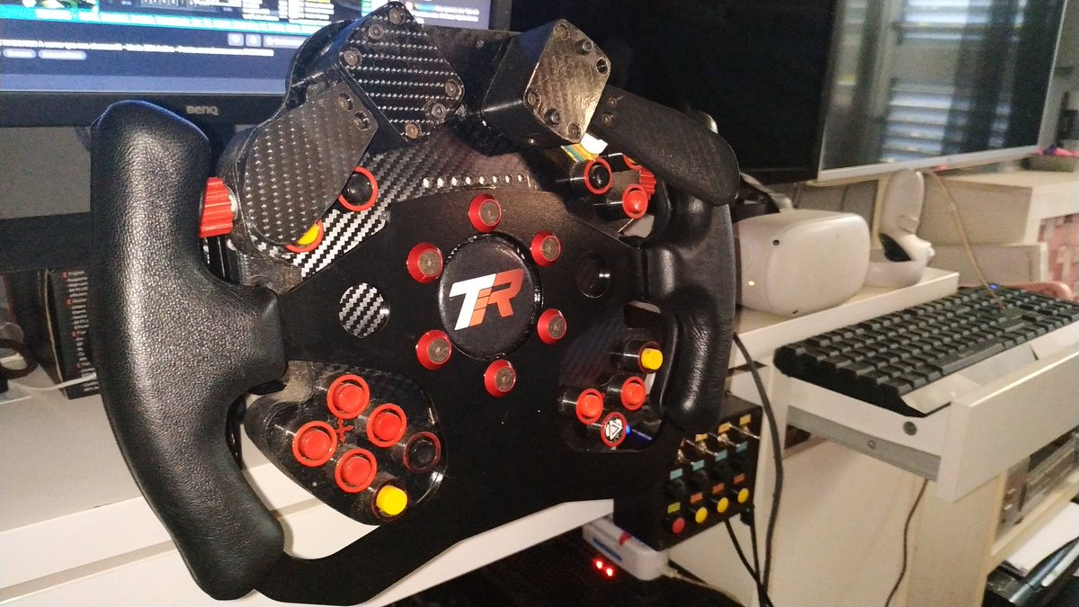 Nuevo aro de <a href="/tomy_racing/">TomyRacing.com</a>  montado sobre mi antiguo plate. El tacto de los mangos de piel ,brutal. Seguro que ganó alguna decimilla 💪💪