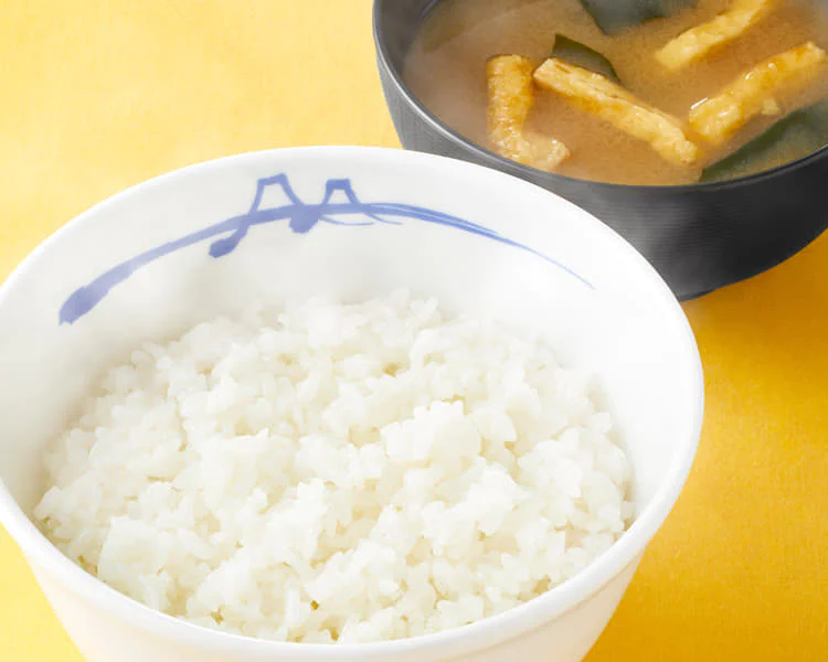 松屋、「メシバナ刑事タチバナ」でも出てきたが、「ご飯一杯でもみそ汁を付ける」という方向性自体は、評価したいんだ・・・ただ、「そこまで無理せんでもええよ」もあるんだ・・・ 
