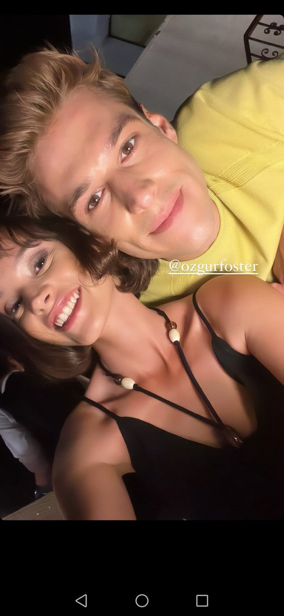 Bwn dedim ama sarı yakıyor ama Zeyno sarı daha çok #egzey