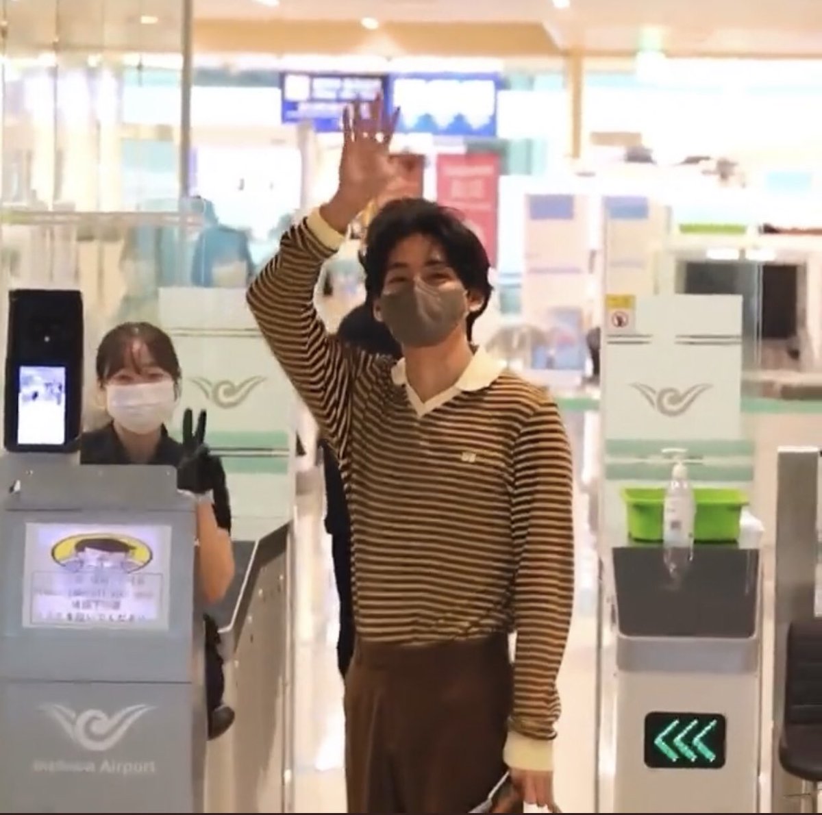 Vkhopee's tweet photo. she took the chance 😂😭😭❤️ https://t.co/QvdxYl1L97