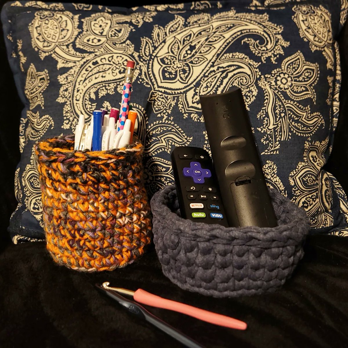 percolatortator's tweet photo. Quick projects: 

A pencil holder made from scrap yarn and a remote caddy from tshirt yarn

#crochetproject #crochet #yarn #scrapyarn #finishedobject #crocheter #钩针 #钩针编织 https://t.co/gJhPVkRH9T