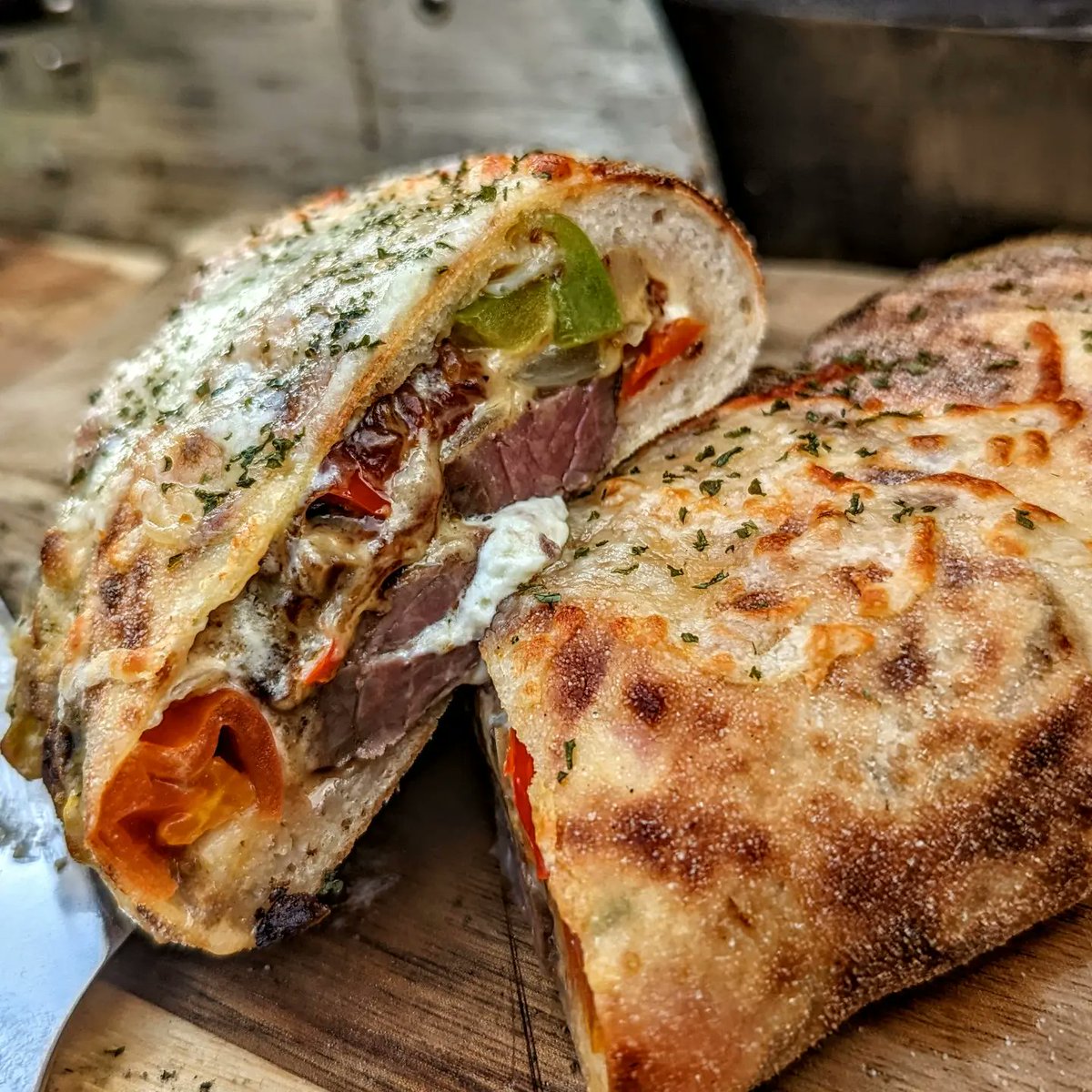 foodfortheflam1's tweet photo. Ostrich Philly cheese Steak Calzone
#MyTi #woodfiredoven #calzone #pizzaoven #pizza #woodfired #woodfiredpizza #ostrich #sourdough #sourdoughbread #calzone #calzones #calzonepizza #phillycheesesteak
https://t.co/b0Ya76paKB https://t.co/sS3a8WFnwZ