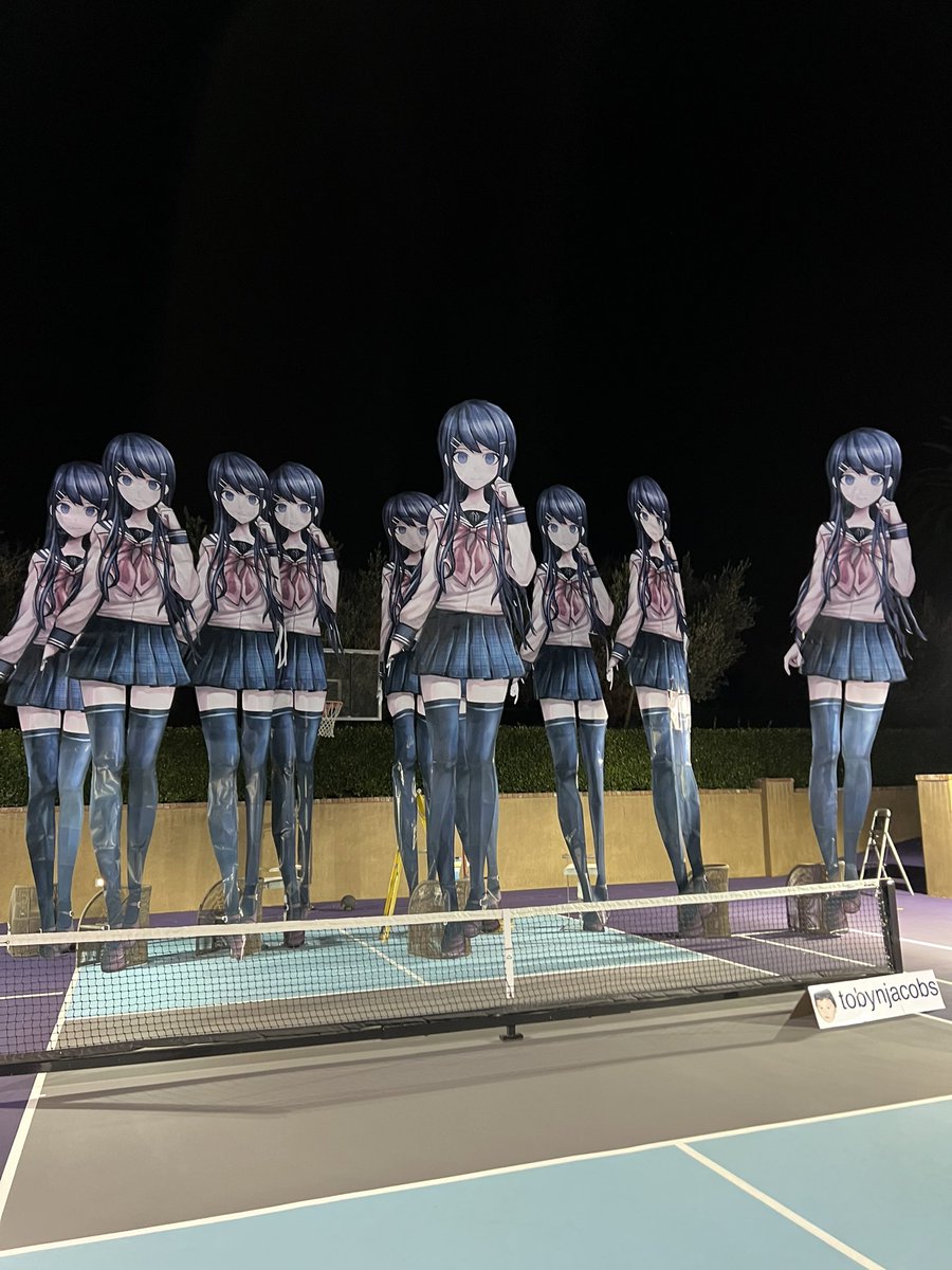 TobynJacobs's tweet image. I made 10 20ft tall cutouts of my waifu sayaka maizono by hand. It took around 540 pages in total to make. Ima make another big one in next few days #danganronpa #ダンガンロンパ #sayakamaizono #waifu