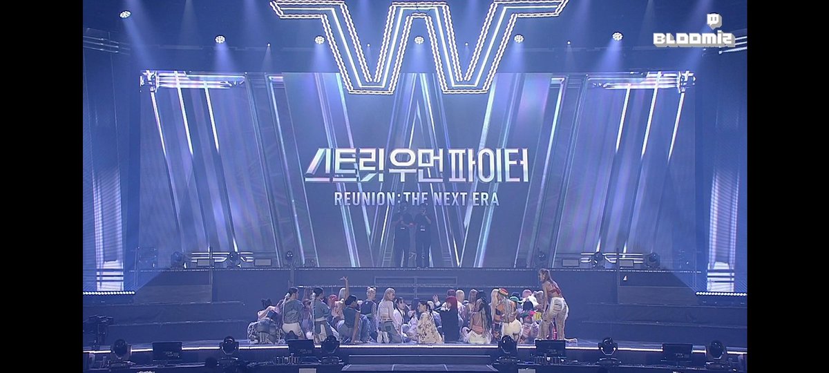 moo_ikkie's tweet photo. I dont have any pictures of SWF ladies in their hideout, but here's screenshots of their reunion concert (need more concerts). 

Happy 1st anniversary my dancing queens! 💜💙💛💚🧡❤🤍💗
#StreetWomanFighter #1YearDancingWithSWF https://t.co/lX9sHIFS4W